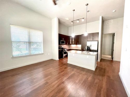 327-2525 Mccue Rd, Houston, TX, 77056-5107 | Card Image