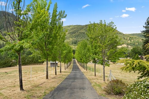 925 Galls Creek Rd, Gold Hill, OR, 97525-9803 | Card Image