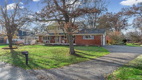 6335 Thorneycroft Dr, Shelby Township, MI, 48316-3344 | Card Image