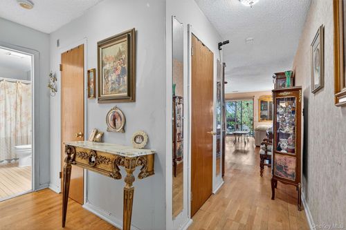 63 Omni Parc Dr, Nanuet, NY, 10954-5949 | Card Image