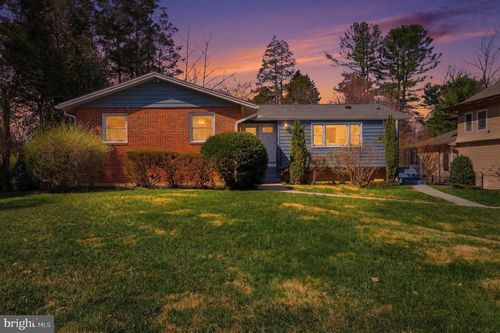 902 Echols St Se, Vienna, VA, 22180-4911 | Card Image