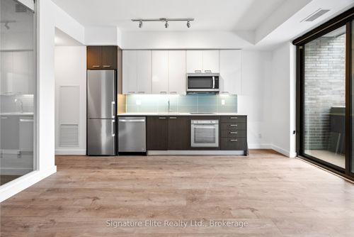 207-109 Vaughan Rd, York, ON, M6C0B1 | Card Image