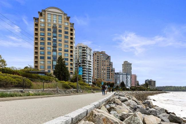 501 - 2288 Bellevue Avenue, Condo with 3 bedrooms, 4 bathrooms and 2 parking in West Vancouver BC | Image 38