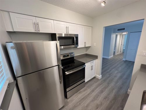 3232 Fruitville Rd, Sarasota, FL, 34237-6462 | Card Image