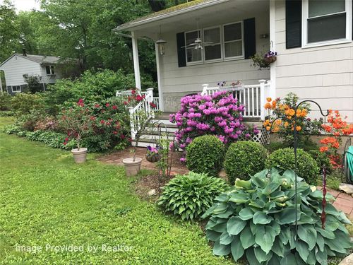 13 Reeback Dr, Ossining, NY, 10562-2518 | Card Image