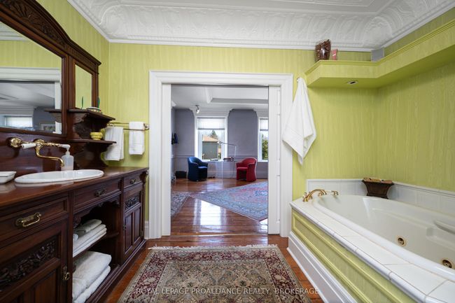 1863 Sydenham Rd, House other with 3 bedrooms, 4 bathrooms and 6 parking in Kingston ON | Image 37