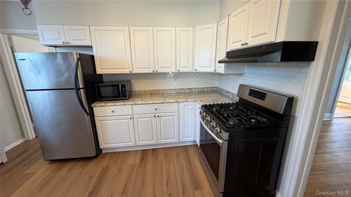 135 Webster Ave, Harrison, NY, 10528-2918 | Card Image