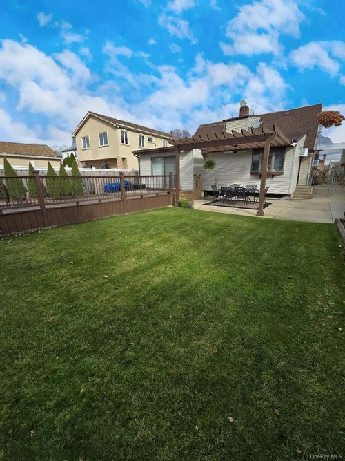 15724 86th St, Howard Beach, NY, 11414-2623 | Card Image