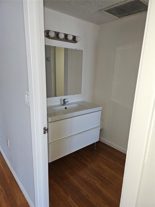 APT-1717 - 500 Bayview Dr, Condo with 1 bedrooms, 2 bathrooms and null parking in Sunny Isles Beach FL | Image 6