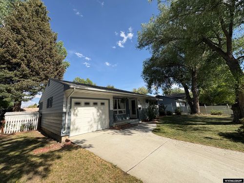 670 N 9th St, Lander, WY, 82520-2015 | Card Image
