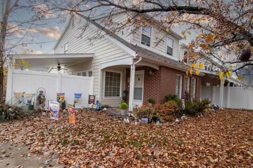 261 Park Ln, Centerville, UT, 84014-1413 | Card Image