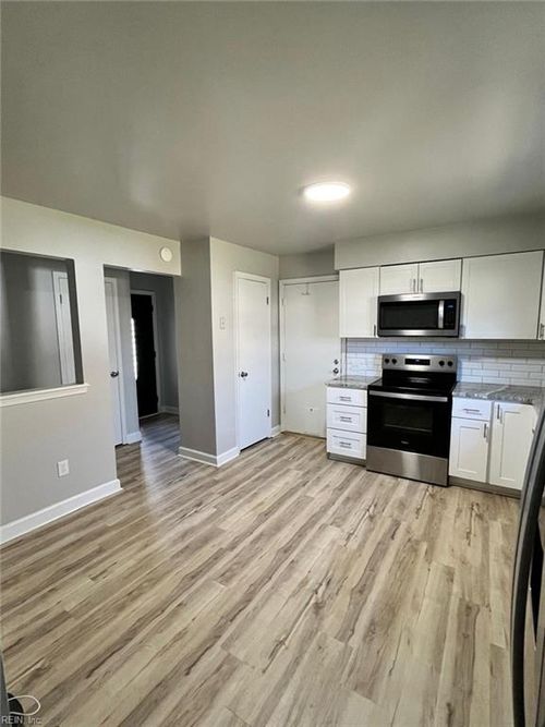 1114 Eaglewood Dr, Virginia Beach, VA, 23454-5621 | Card Image