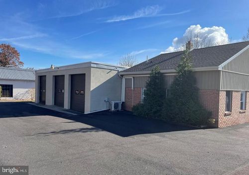 2404 Brown St, Pottstown, PA, 19464-3160 | Card Image