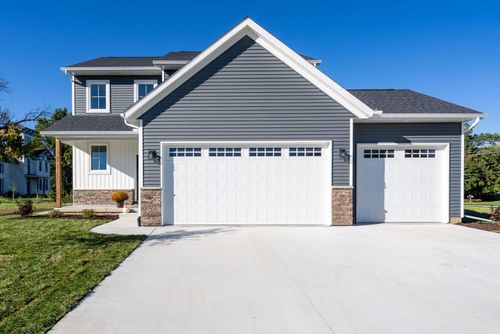 4711 Willow Cir, Davenport, IA, 52806 | Card Image