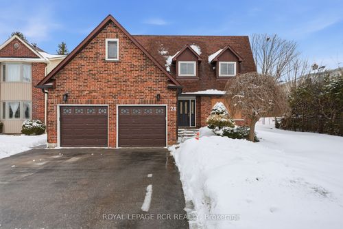 74 Old Yonge St, Aurora, ON, L4G6C7 | Card Image