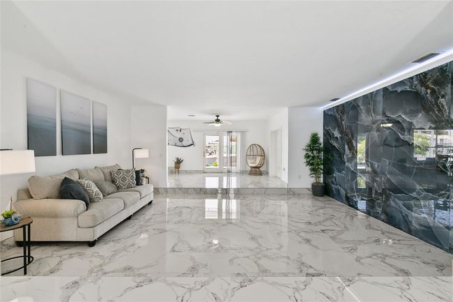 Living 2 | Image 9