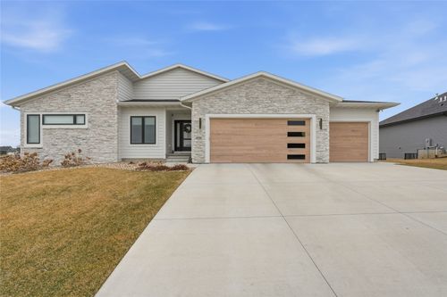 6720 Caldwell Ln Ne, Cedar Rapids, IA, 52411-7897 | Card Image