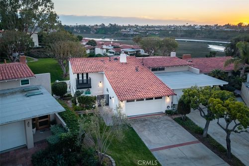 2111 Vista Entrada, Newport Beach, CA, 92660-3935 | Card Image