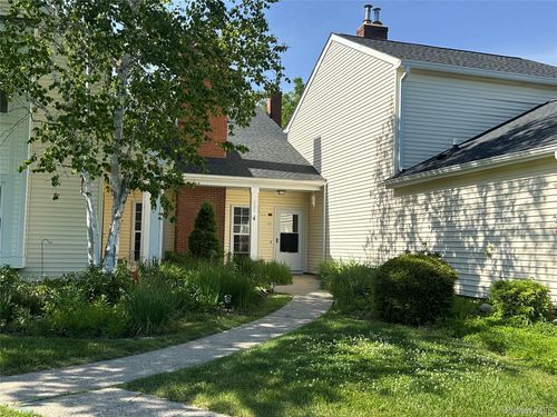 121 Villagegreen Ct, Warwick, NY, 10990-4236 | Card Image