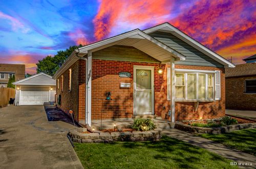 11017 Mcvicker Ave, Chicago Ridge, IL, 60415-2261 | Card Image