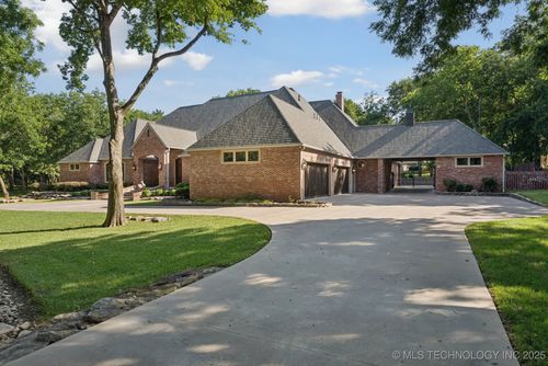 19837 E Woodhaven Rd, Owasso, OK, 74055-7813 | Card Image