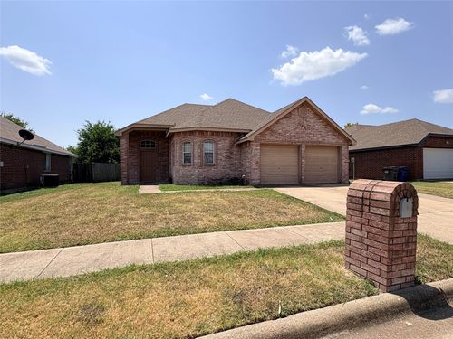304 W Glen Meadow Dr, Glenn Heights, TX, 75154-1837 | Card Image