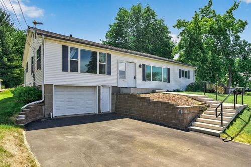 30325 Elm St, Lindstrom, MN, 55045-9406 | Card Image