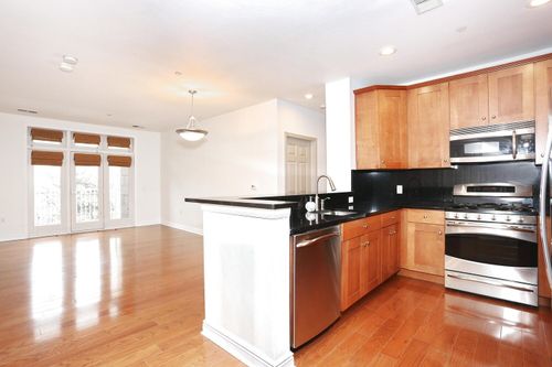 228-7400 River Rd, North Bergen, NJ, 07047-7228 | Card Image