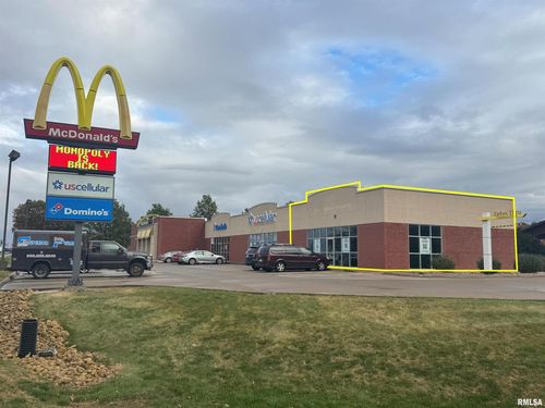 615 E Le Claire Rd, Eldridge, IA, 52748-1705 | Card Image