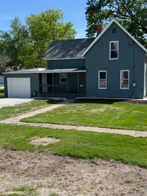 209 E Farnham Street, Sheffield, IL, 61361 | Card Image