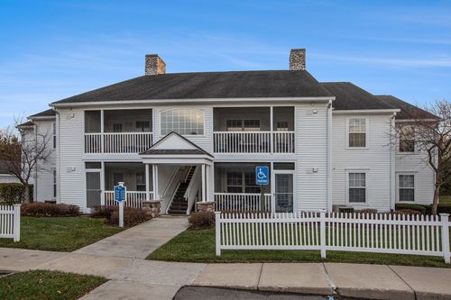 2768 S Knightsbridge Cir, Ann Arbor, MI, 48105-9287 | Card Image