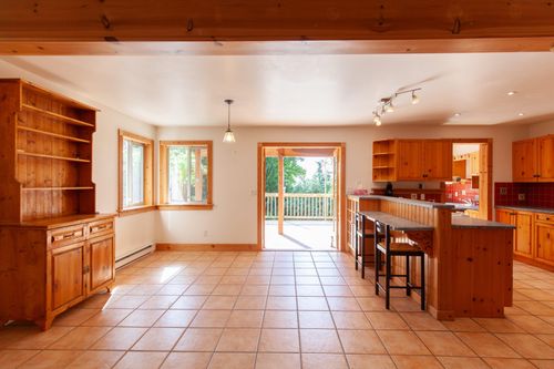 567 Dinner Bay Rd, Mayne Island, BC, V0N2J2 | Card Image