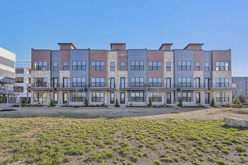 2256 Quarry Trails Dr, Columbus, OH, 43228-8970 | Card Image