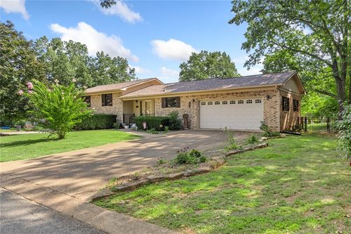 501 Huntington Pl, Harrison, AR, 72601-4615 | Card Image