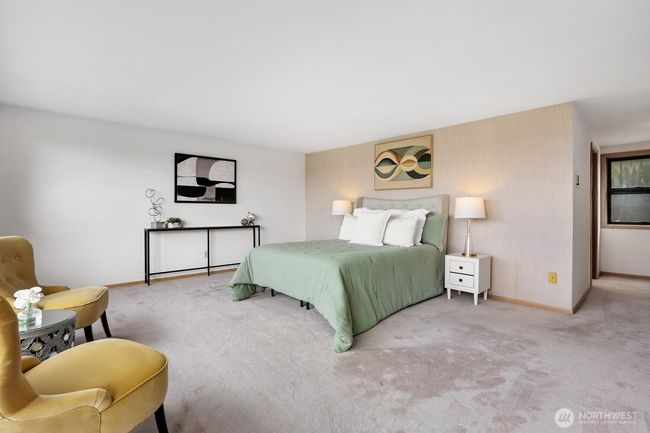 8840 Ne 24 Th St, House other with 5 bedrooms, 4 bathrooms and 3 parking in Clyde Hill WA | Image 23