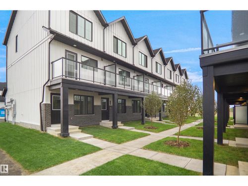 11-29 Airport Rd Nw, Edmonton, AB, T5G3K8 | Card Image