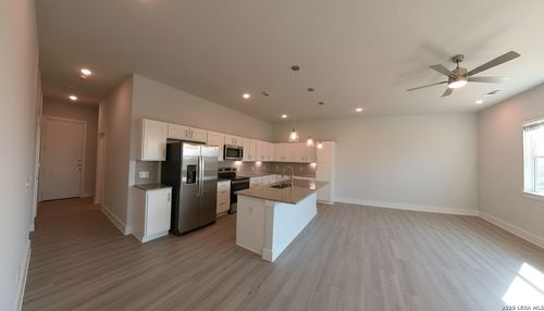 2101-330 E Carson St, San Antonio, TX, 78208-1197 | Card Image