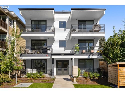 301-3920 N Montana Ave, Portland, OR, 97227-1122 | Card Image