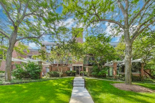 apt-203-3030 Arbor Ln, Northfield, IL, 60093-3361 | Card Image