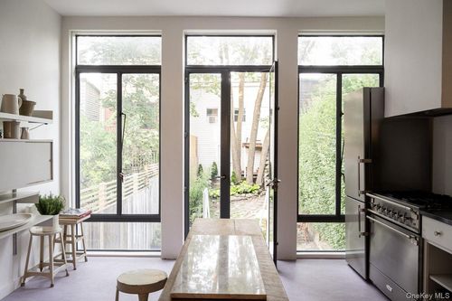 10 Union St, Hudson, NY, 12534-3114 | Card Image