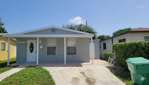 935 W 5th St, Riviera Beach, FL, 33404-7409 | Card Image