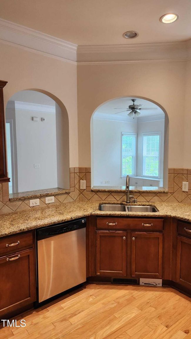 Kitchen | Image 13