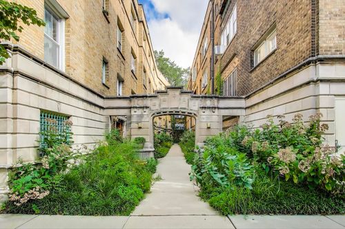 2f-1522 E 59th St, Chicago, IL, 60637-2012 | Card Image