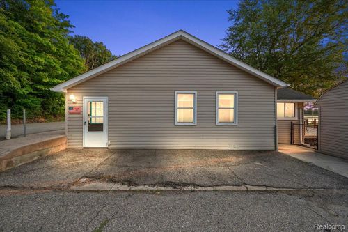 243 Oglethorpe Dr, Lapeer, MI, 48446-2769 | Card Image