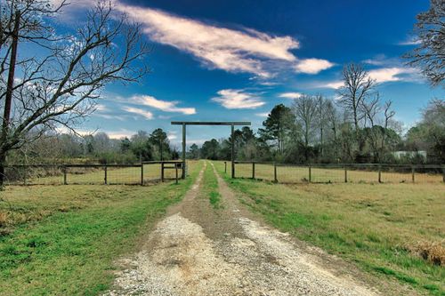 366 County Road 190, Liberty, TX, 77575-7402 | Card Image