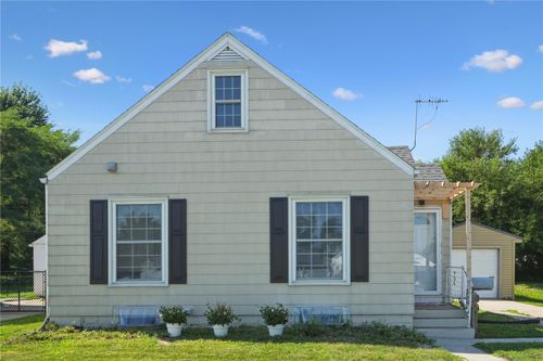 1824 Chandler St Sw, Cedar Rapids, IA, 52404-1623 | Card Image