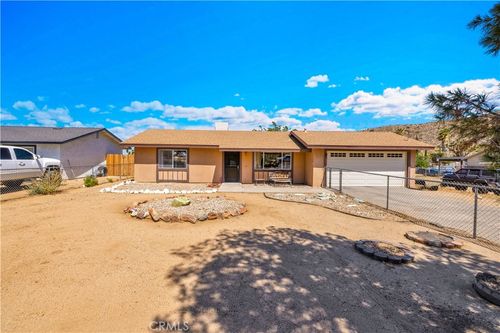 7817 Valley Vista Ave, Yucca Valley, CA, 92284 | Card Image