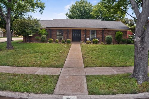 1301 Dunbarton Dr, Richardson, TX, 75081-5916 | Card Image