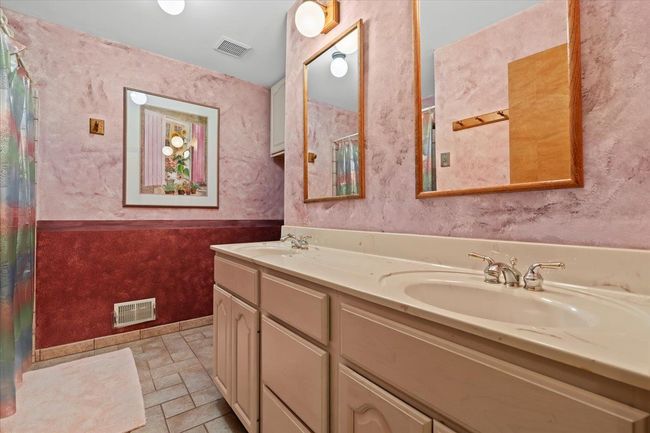 Full Bath | Image 13