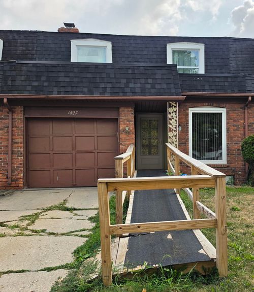 1827 Willowbrook Cir, Flint, MI, 48507-1412 | Card Image
